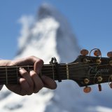 Le festival Zermatt Unplugged accueillera au pied du Cervin des stars telles que Stephan Eicher, Amy MacDonald ou Mika (archives). Keystone/JEAN-CHRISTOPHE BOTT